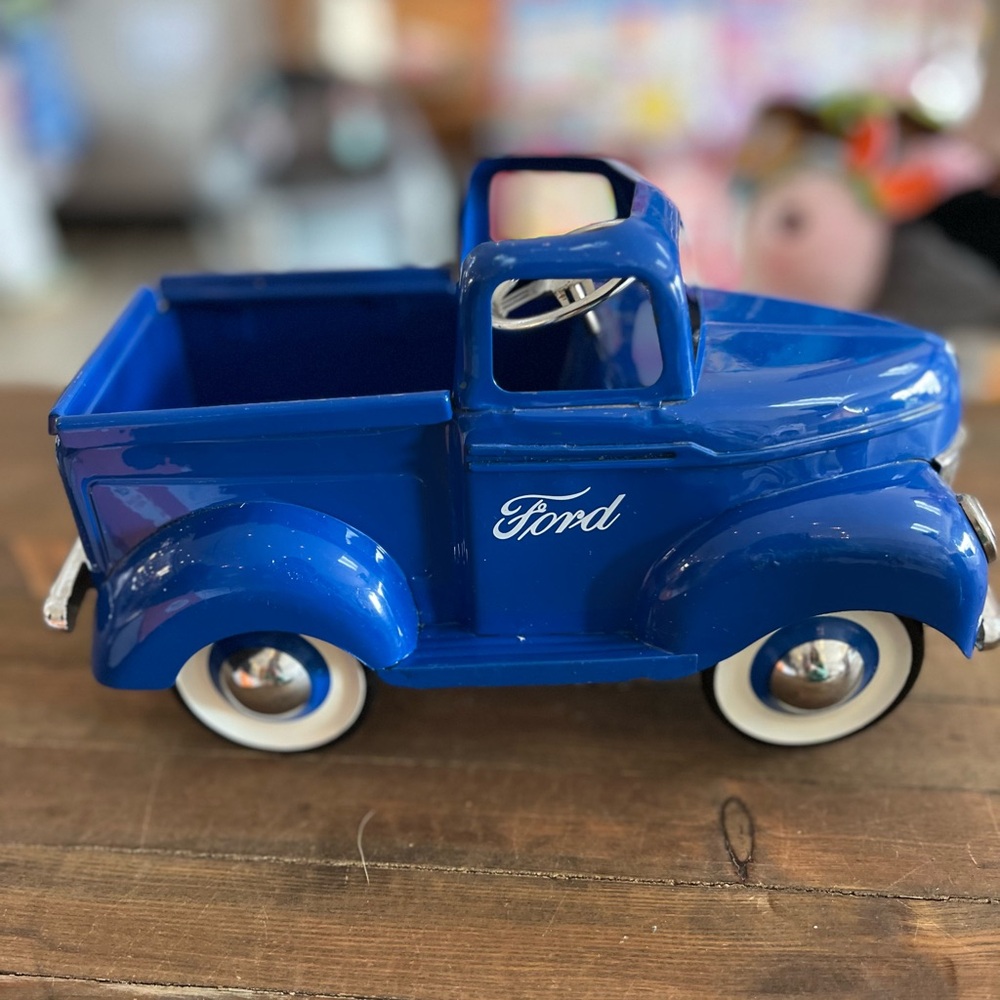 Teleflora Ford F-1 Pick Up Truck Blue Metal Planter 1940s Lawn/garden Decor